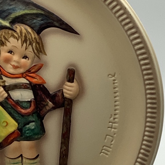 Vintage 1975 First Edition M.J. Hummel Anniversary 10”  Stormy Weather Plate - Picture 8 of 13